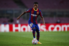 안수 파티, 무릎 수술로 4개월 이탈