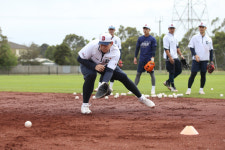 비시즌 훈련도 거리두기…안전한 홈구장서 4명씩