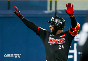 로하스 응원한 이강철 감독 “KBO MVP의 자존심이 있지” [스경X현장]