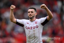 “이적료 최소 649억?!”…맨유, ‘빌라 에이스 MF’ 영입 관심