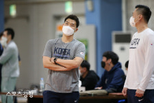 코로나에 발목 잡힌 남자농구…결국 월드컵 아시아예선 ‘불참’
