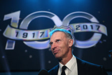 오베츠킨을 ‘치킨’이라 맹비난한 아이스하키 전설 도미니크 하섹, “NHL, 러시아 선수들과 계약 즉시 중단해...