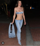 “제발 이 패션 유행 안하게 해주세요” 줄리아 폭스의 독특 데님 패션