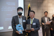 ㈜이덕아이앤씨 김종운 대표, 중앙대 총동문회 및 장학재단 발전기금 1억 기부