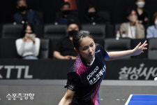 ‘김나영 2승’ 포스코에너지, 프로탁구 초대 챔피언 등극