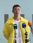 황희찬 출국…EPL 2년차 맹활약 약속