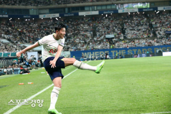 코너킥 하는 손흥민[스경포토]