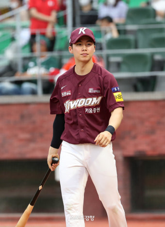 키움 김혜성 손가락 골절상···장기 이탈 불가피[스경X메디컬]
