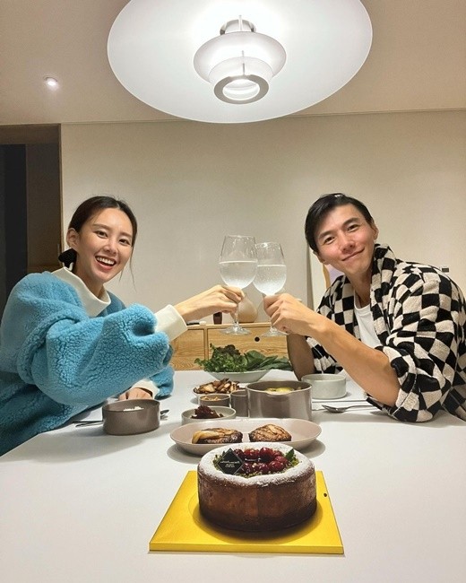 송재희-지소연 부부, 결혼 9년차 쌍둥이 임신 소식 공개에 관심 집중