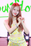 최유정 “혼자라 긴장, 멤버들이 응원해줘”
