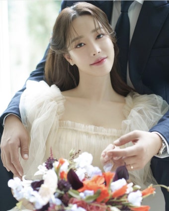 ‘오늘 결혼’ 고우리, 남편 공개 “비 오면 잘 산다고…감사해”