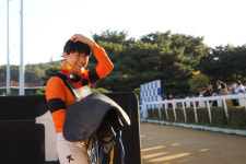 첫 호흡 맞춘 女기수 김아현과 ‘제12회 스포츠경향배’ 우승한 ‘소베라니아’