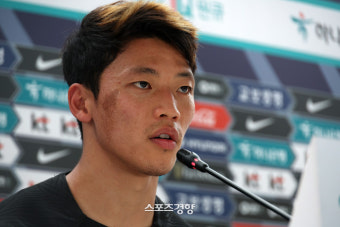 황희찬 훈련 열외…햄스트링 문제로 회복