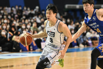허웅·이승현·라건아 54득점 합작···전주 KCC, 서울 삼성에 78-72 승리