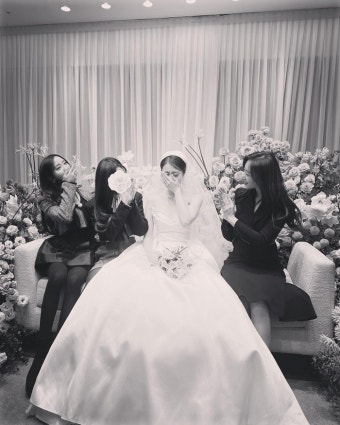 [전문] 티아라 효민, 지연 결혼 축사 공개 “첫마디 읊자마자 울었다”