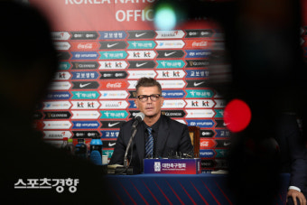 콜린 벨 여자대표팀 감독 신년 기자회견[스경포토]