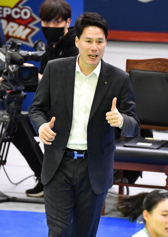 야스민 교체 고민 중인 강성형 현대건설 감독 “조만간 결정날 것 같다”[스경X현장]