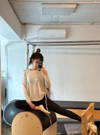 제니, 발가락 양말 신고 고난도 동작