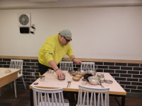 100만유튜버 허미노 대구 맛집 전주소반에서 독거노인을 위한 나눔행사 진행