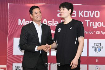 흥미진진했던 남자 아시아쿼터 드래프트 현장···1순위 지명권 잡은 삼성화재의 선택은 에디