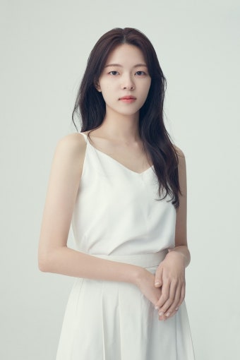 배우 조유정, ‘한층 성숙해진 매력+단아한 미모’ 새 프로필[화보]