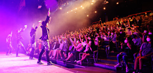 ‘페인터즈’의 환상적인 마술, 아니 미술 세계로[공연리뷰]