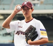 염경엽 감독 “키움행 김동규는 2~3년 뒤 선발카드로 점찍었던 투수”[스경X현장]