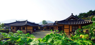 가을여행, 타임머신 타고 참판댁·참봉댁으로···아산시 외암민속마을