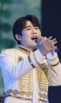 ‘미스터트롯2’ 탑7가수 진욱, 평택 오성강변축제 햇쌀나눔 참여