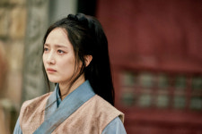표예진, ‘낮에 뜨는 달’ 1인2역 스틸 공개 ‘대가야 귀족+소방대원’