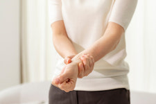 다가오는 추석, 손 사용 많은 주부들…주의해야 할 수부 질환