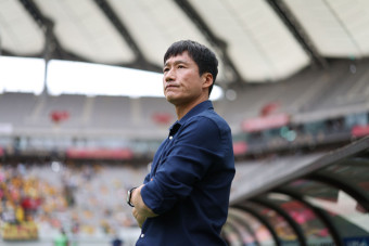 광주 이정효 감독의 ‘저런 축구’ 저격 2탄…“근데 페트레스쿠 감독 연봉이 얼마에요?”