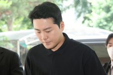 ‘연예 활동중단’ 이루, 태진아 앨범으로 복귀···음주운전 10개월만