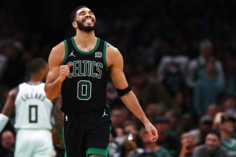 ‘테이텀 클러치 8득점’ 보스턴, 밀워키 잡고 동부 1위 수성[NBA]