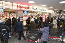 홈플러스 메가푸드마켓 2.0 영통점 문 열어 ‘서울 남부권 대표 점포’