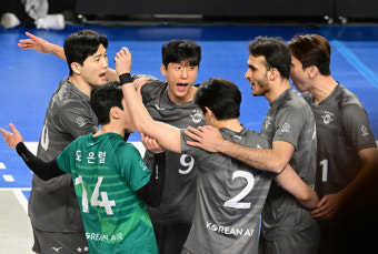 날아오른 무라드 ‘52점’ 폭발…대한항공, 현대캐피탈 꺾고 2위 탈환