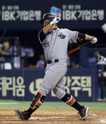 신혼여행도 미룬 ‘새신랑’ 김태연…2024년에는 ‘가을야구’ 꿈꾼다