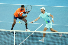 43세에 첫 메이저 타이틀에 세계 1위까지, 보파나 호주오픈 복식 정상 “나는 43세 아니라 43레벨”