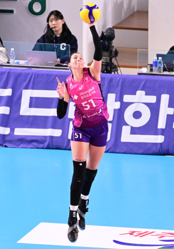 흥국생명 올스타 휴식기 후 산뜻한 승리…새 외인 윌로우 ‘17점’