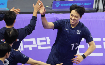 대한항공, 한국전력 완파하고 74일 만에 남자배구 1위로