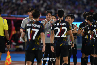 황선홍 감독 잠시 빠지는 올림픽 대표팀, 파리 올림픽 최종예선 앞두고 3월 서아시아축구연맹 U-23 챔피언십-4월 소집 일정 확정