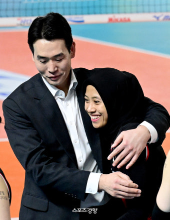 ‘지아+메가 쌍포 55점’에 김연경의 22점 분투 빛 바랬다···PO 승부 마지막 3차전으로, 정관장은 0% 확률에 도전