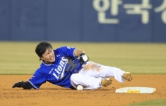 슬라이딩하다 쇄골에 충격…삼성 류지혁, 검진 결과 “어깨 관절 와순 일부 손상 의심”[스경X현장]