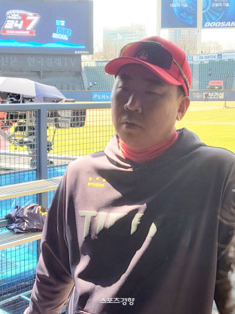 ‘타격 전문가’ 이범호 감독, 이정후 경기 시청평 “올 시즌 홈런도 최소 10개 이상 칠 것”