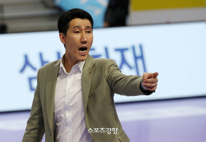한국전력, 권영민 감독과 1년 계약 연장...2022-2023 시즌 준비 완료