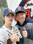 크래비티 원진, 두산베어스 성덕 됐다!···시범 경기 ‘볼보이 체험’