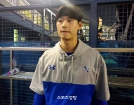 스무살 이호성, 데뷔 후 최고의 피칭··· 복귀 투 브랜든 꺾었다