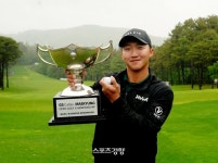 GS칼텍스 매경오픈 한국 선수 우승 전통 이은 ‘스크린골프 강자’ 김홍택, 연장 승부 끝에 7년 만의 두 번째 우승 ‘감격’
