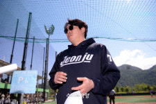 KIA출신 신용운 전주SBC 감독 “2년간 공식경기 전패→반전 우승···만화야구 이제 시작입니다”[우수중 초청 인제 야구]