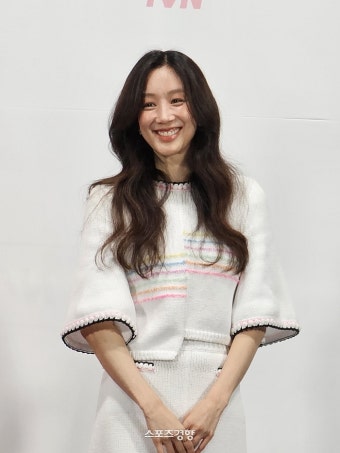 정려원 “졸업=셀프 인생작, 대본도 안 보고 출연 결정”
